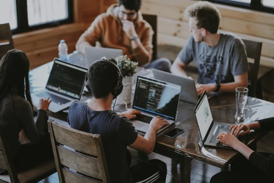 B2B software team at work